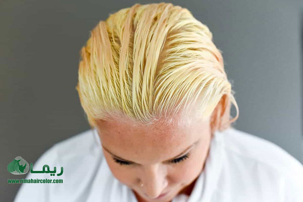 You are currently viewing چگونه از موهای دکلره‌شده در برابر شکستگی محافظت کنیم؟
